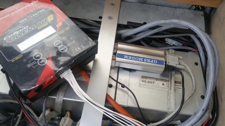 Battery workstation and balancer cable