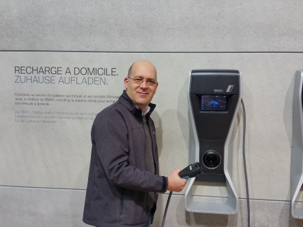 I was there! I know how to hold a charging plug!