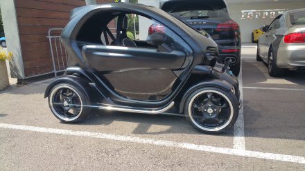 Wow: A de-luxe version of a Twizy!