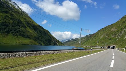 4°C - Oberalppass lake: super clear but brrrr!