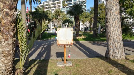 Cannes - the only (rusty) charging station available!