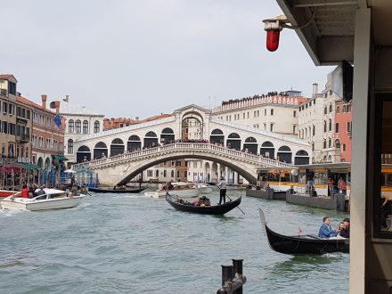 The world-famous Rialto bridge