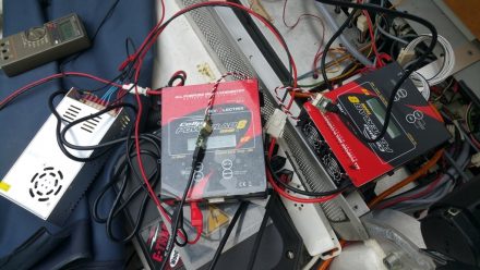 Two Powerlab8 - one in single cell mode and one in full balancing mode