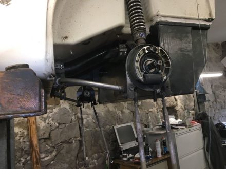 Stabilizers and shock absorbers mounted.