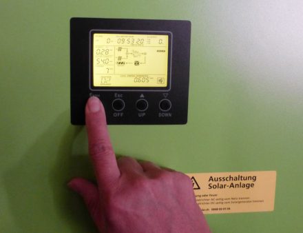 Press this button for 3sec to connect battery to load
