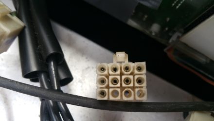Standard connector for an 8-cell stack