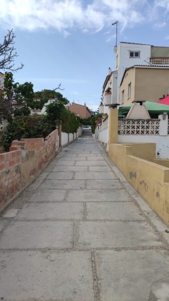 The path leading to the hostal